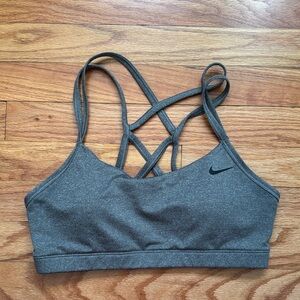 Nike sports bra size medium